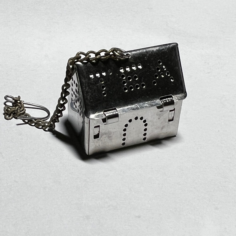 Vintage Loose Leaf Tea Infuser House shaped with clip stainless steel